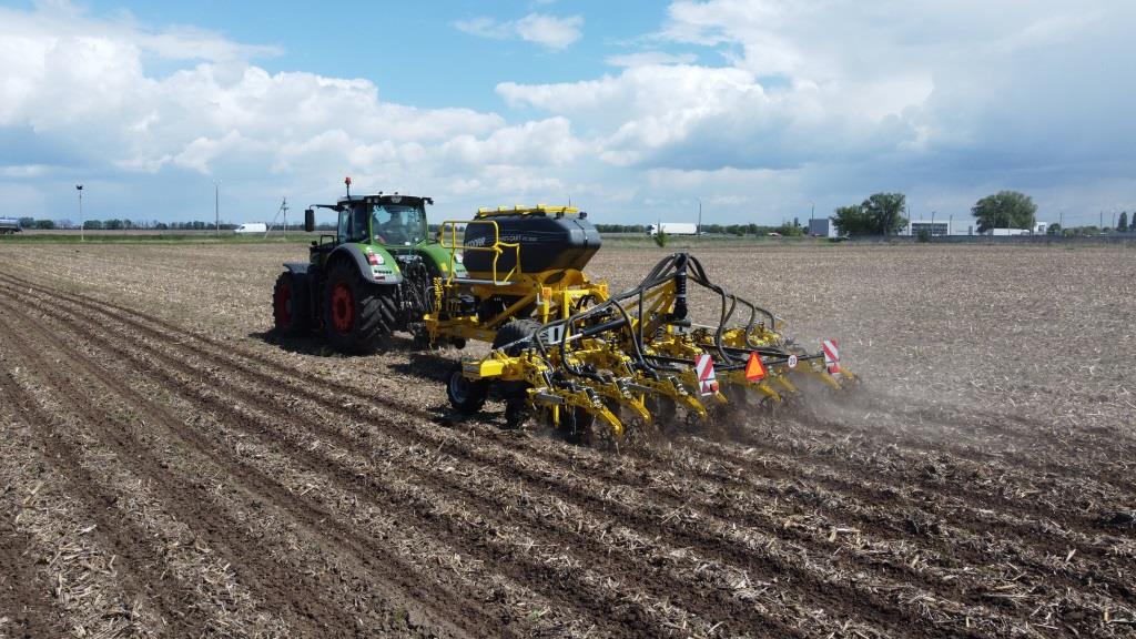 Ефективні технології для прибутку: як Strip-till допомагає аграріям