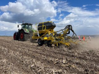 Ефективні технології для прибутку: як Strip-till допомагає аграріям