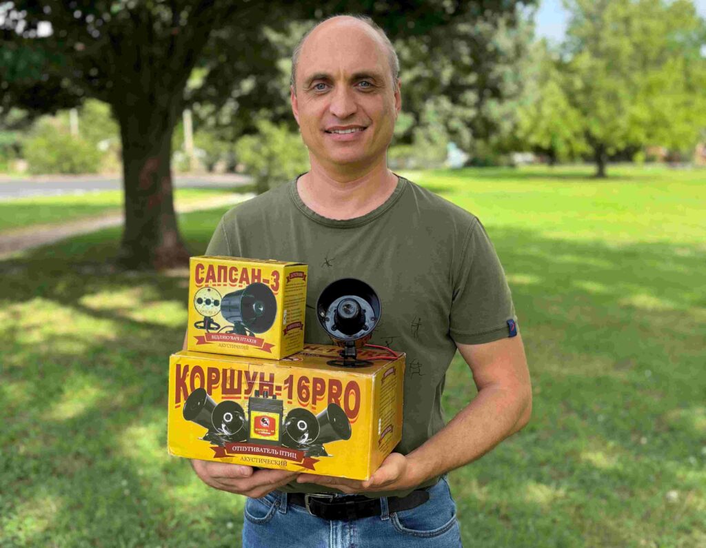 ЗАХИСТ ВРОЖАЮ ФРУКТІВ ТА ЯГІД ВІД ПТАХІВ