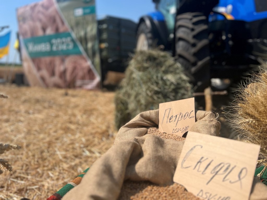На селекційно-дослідній станції ДСВ офіційно розпочали збір врожаю 2025