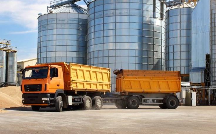 На Миколаївщині дозволили нічні перевезення зерна під час комендантської години