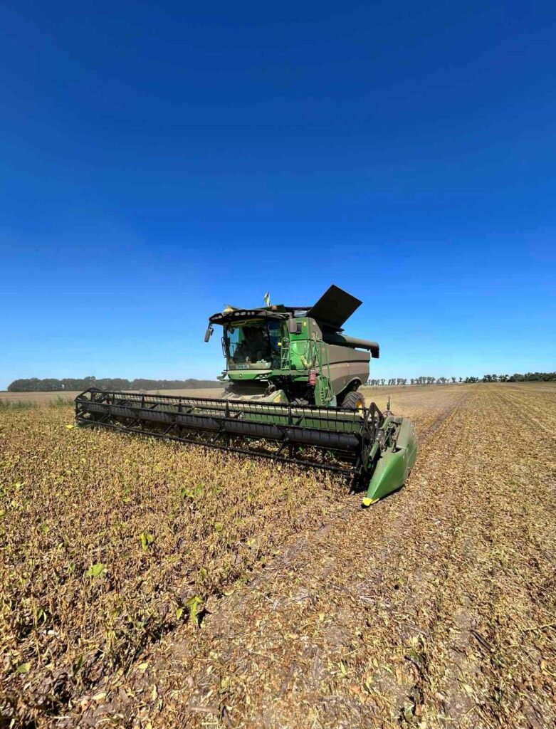 МХП-Агро-С Центральний Хаб почав збирати сою