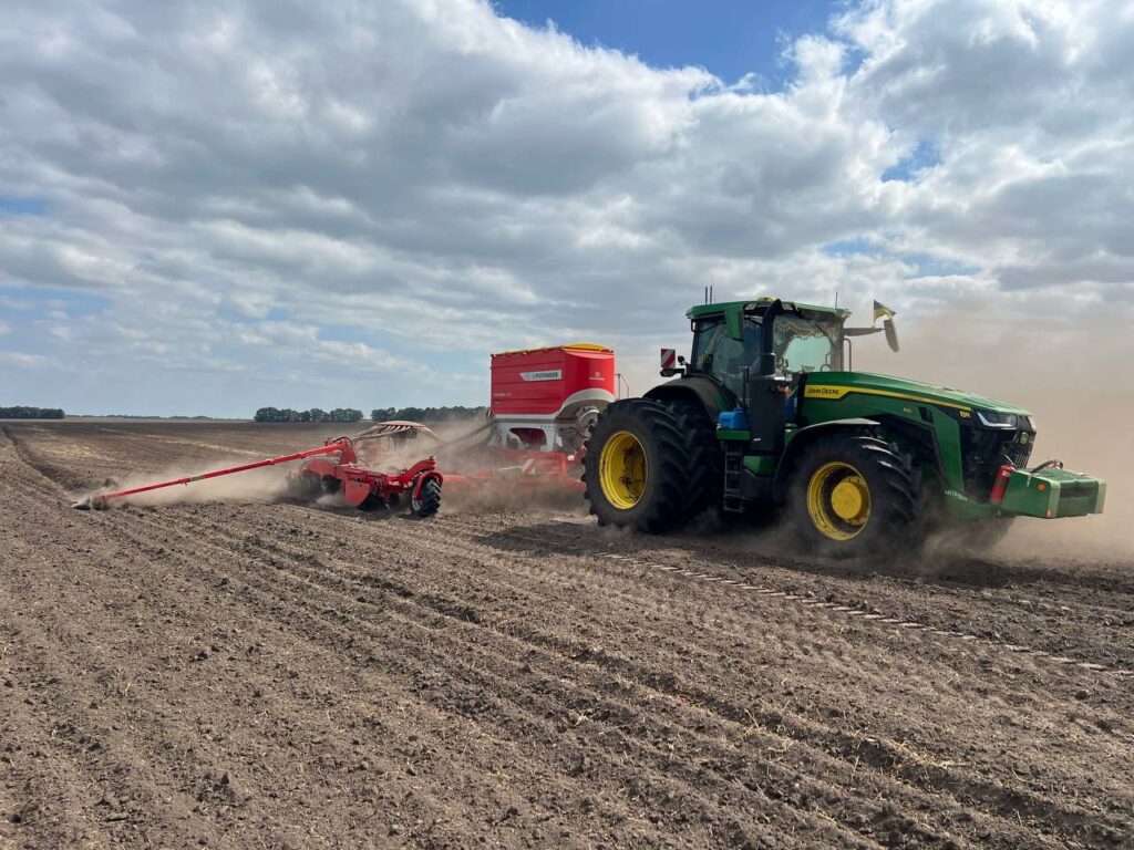 У МХП-Агро-С Центральний Хаб вже розпочали сівбу озимої пшениці під урожай 2026 року