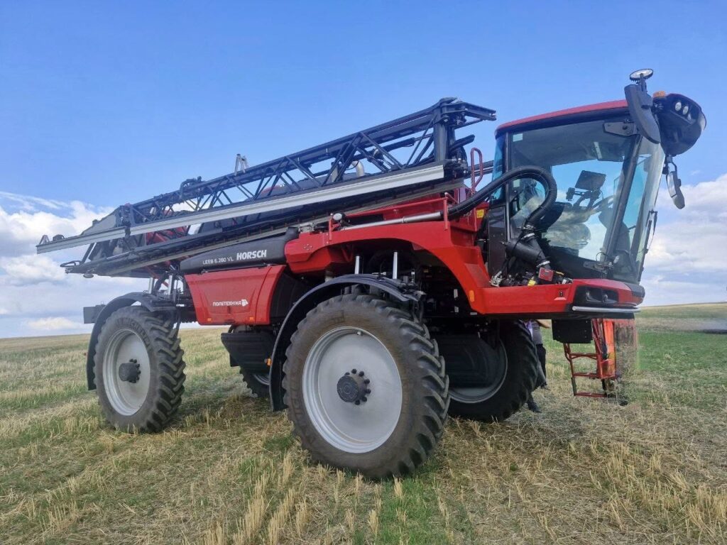 отримала два нові самохідні Tekom Agro Group обприскувачі HORSCH Leeb 6.280 VL