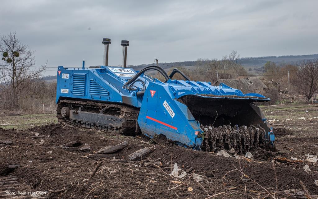 Відновлення життя на небезпечній землі: як гуманітарне розмінування рятує громади