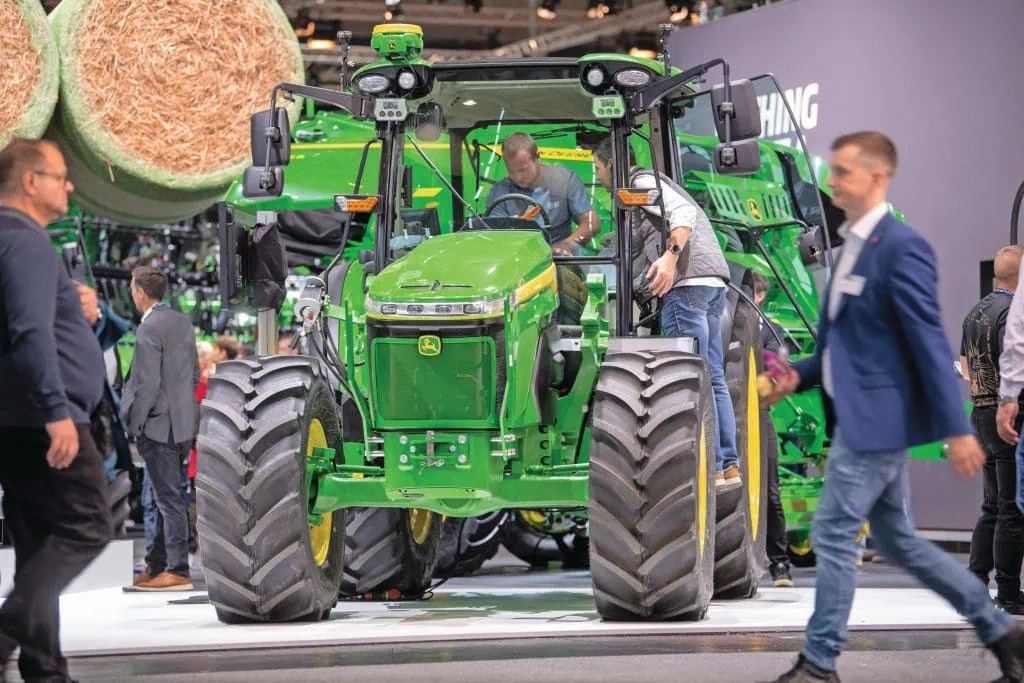 John Deere представив електричний трактор: випробування в Європі стартують у 2026 році