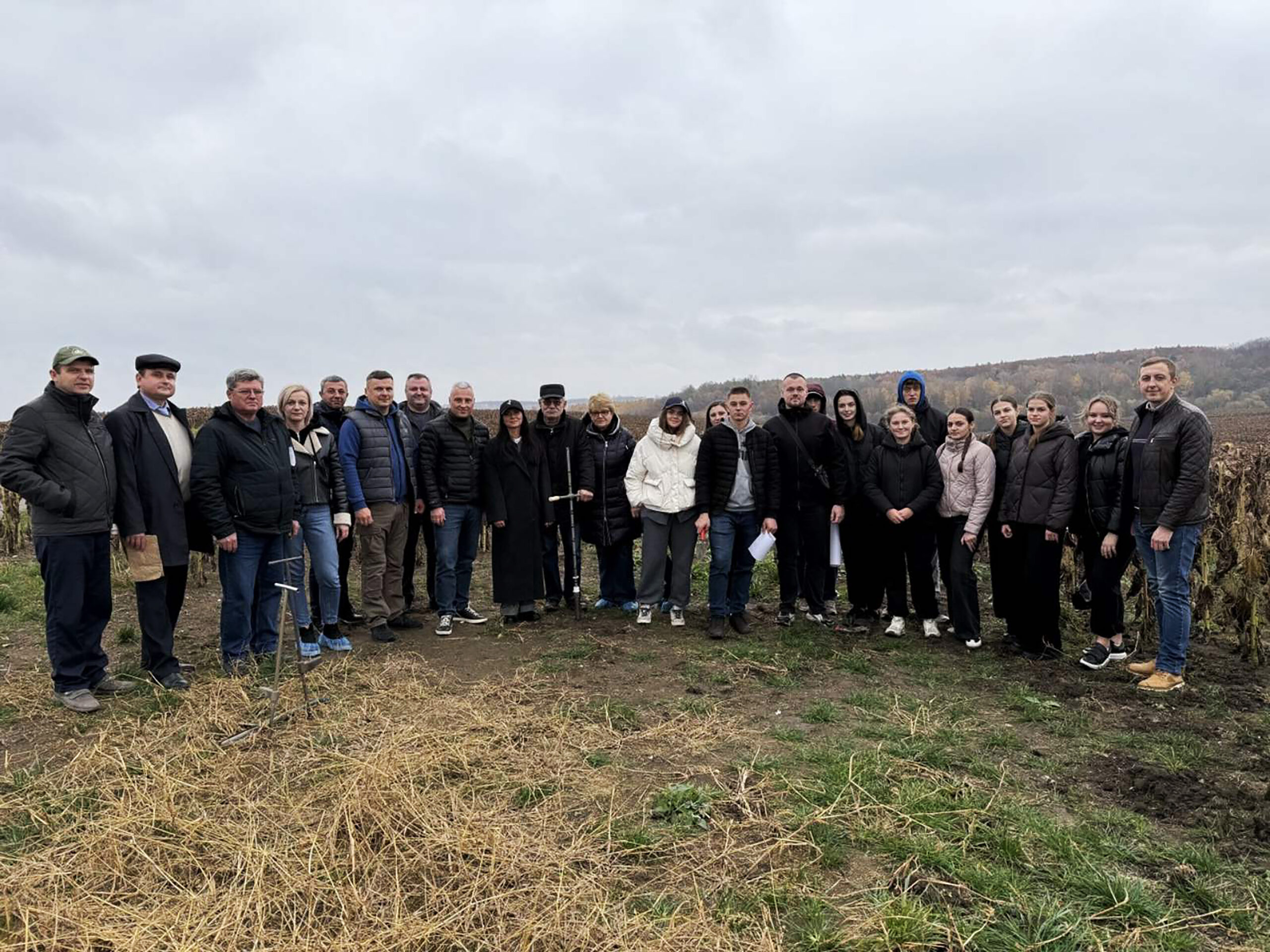 Старт масштабного ґрунтового моніторингу: науковці ЗУНУ та НААН досліджуватимуть родючість і екологію земель