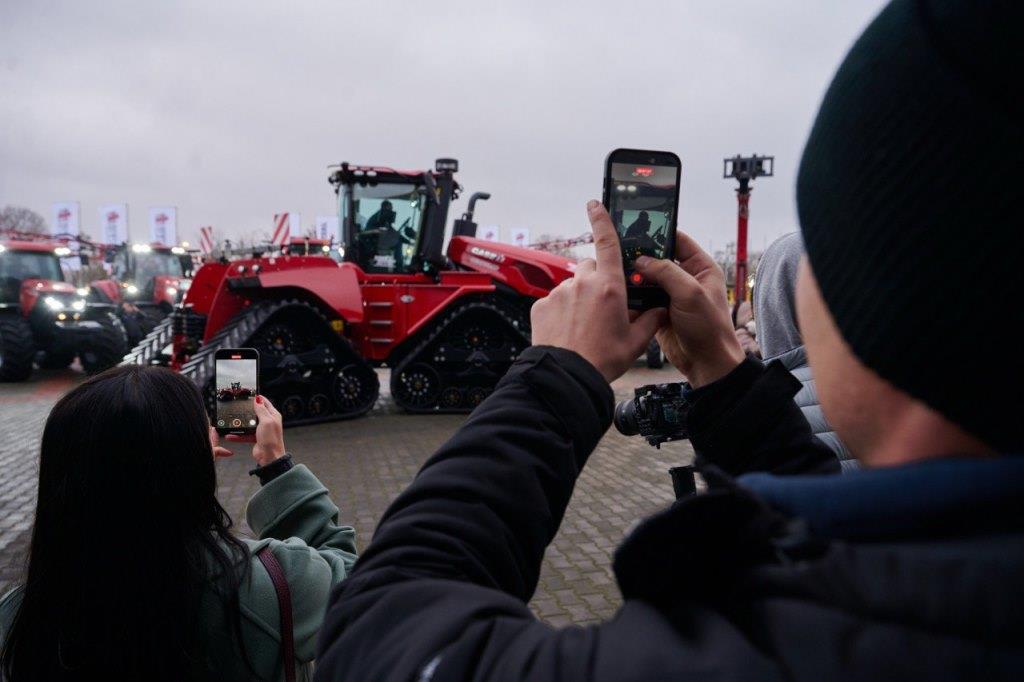 Сила Червоного: Вперше в Україні — QUADTRAC 715