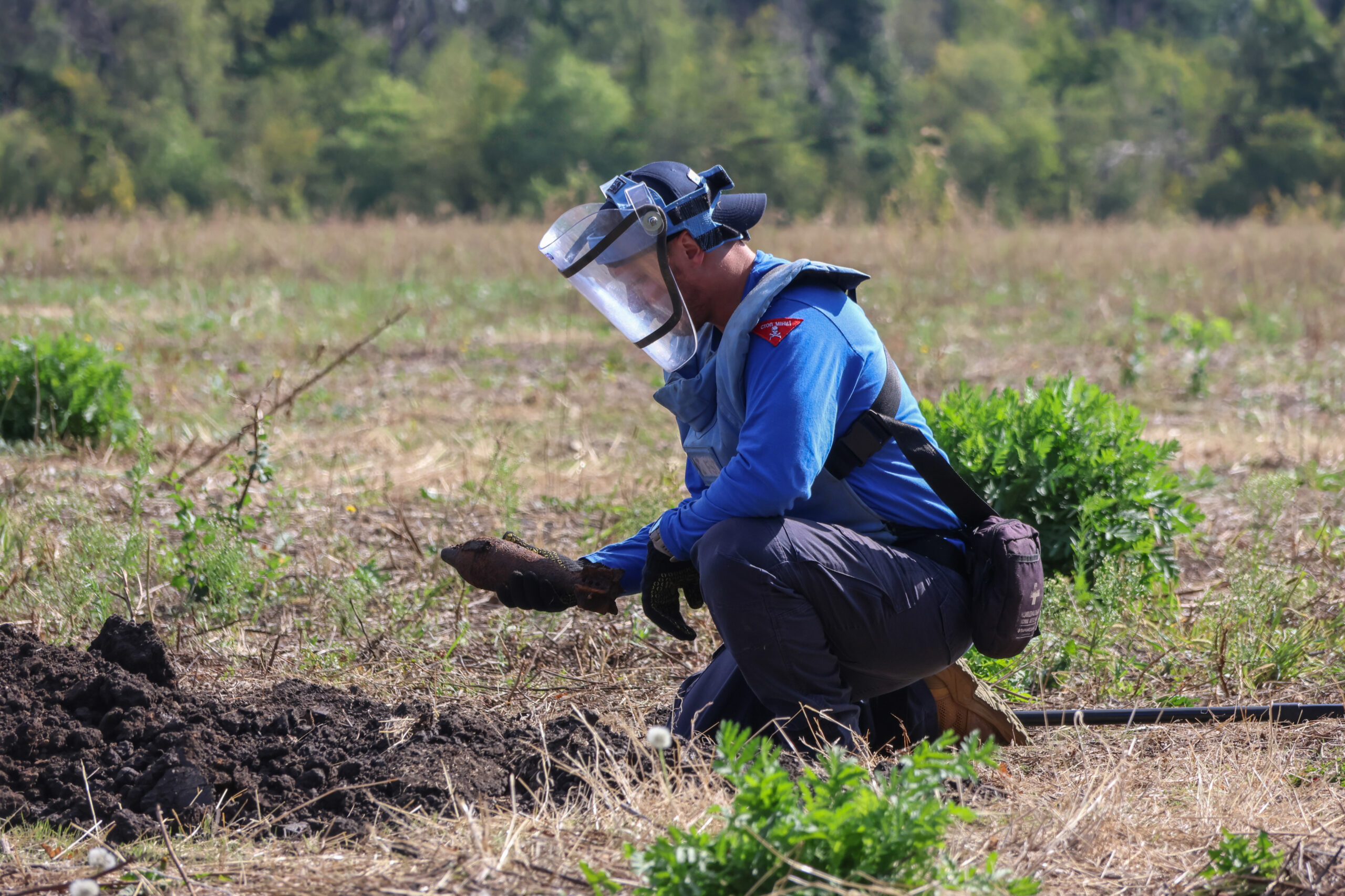Безпечна земля — основа врожаю. 10 років гуманітарного розмінування FSD в Україні