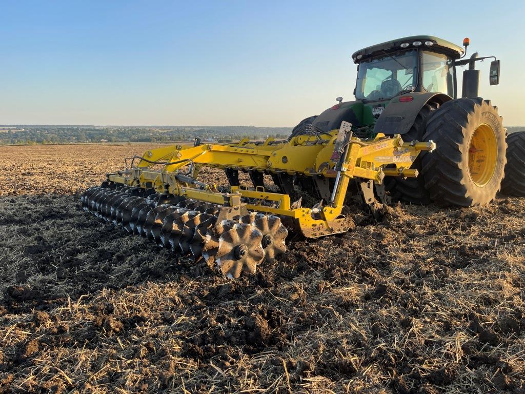 Як глибоке рихлення допомагає адаптуватися до кліматичних викликів: досвід господарства на Харківщині