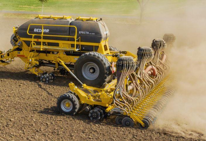 Новий стандарт продуктивності: BEDNAR EFECTA CE 12000 — ефективна сівалка для великих площ