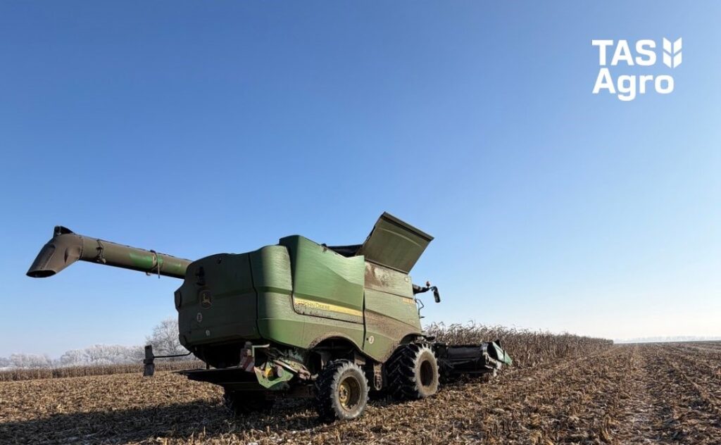 ТАС Агро продовжує збирання кукурудзи за морозів –14°C