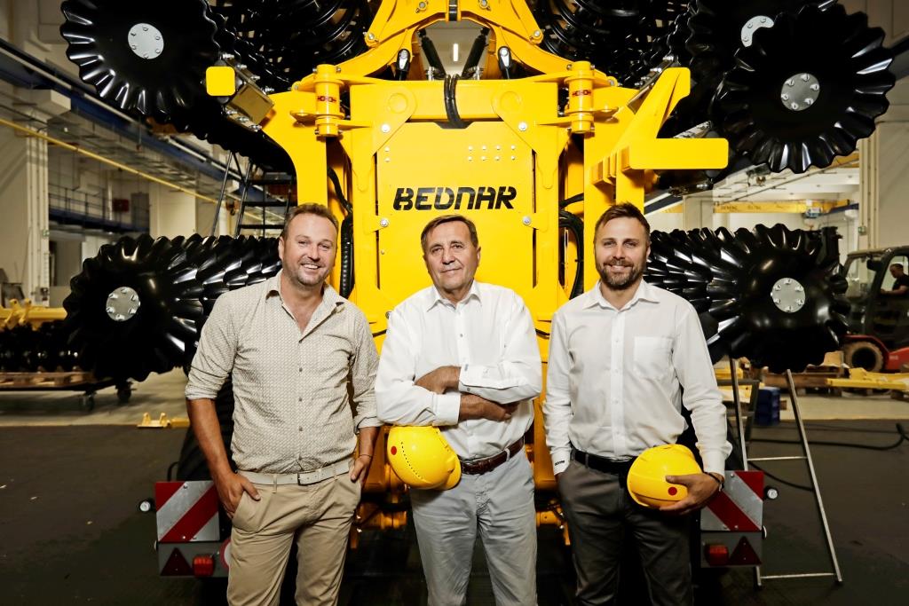 Фінансовий рік 2024/2025 компанії BEDNAR FMT очима Яна та Войтеха Беднар