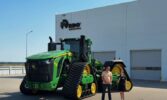 913 к.с. і чотири гусениці: в Україну прибув флагманський трактор John Deere 9RX 830