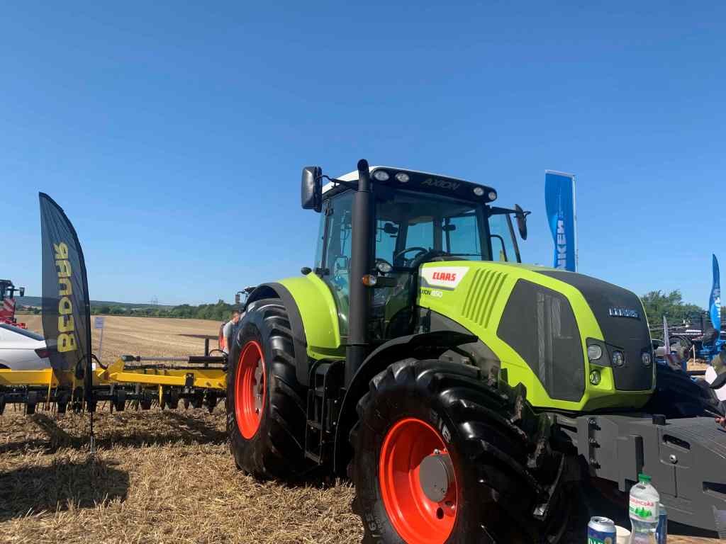 ТОВ “Компанія ЛАН” представила навісну штригельну борону STRIEGEL-PRO PN 9000 від компанії BEDNAR на дні поля “УКАБ Агротехнології 2026”