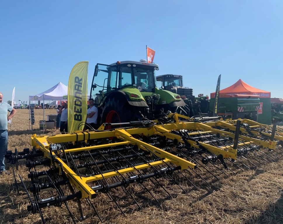 ТОВ “Компанія ЛАН” представила навісну штригельну борону STRIEGEL-PRO PN 9000 від компанії BEDNAR на дні поля “УКАБ Агротехнології 2026”