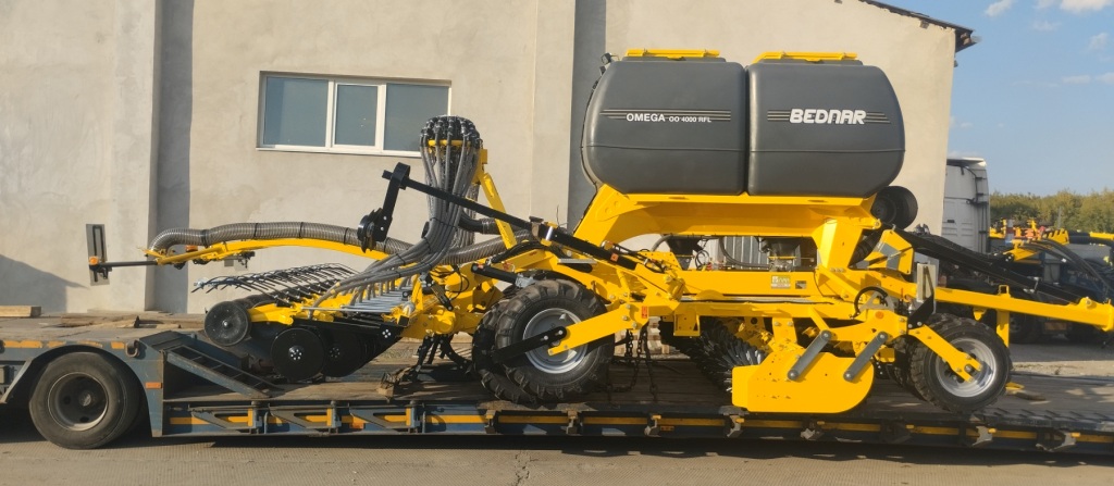 Універсальна зернова сівалка BEDNAR OMEGA OO 4000 RFL вже у господарстві на Івано-Франківщині!